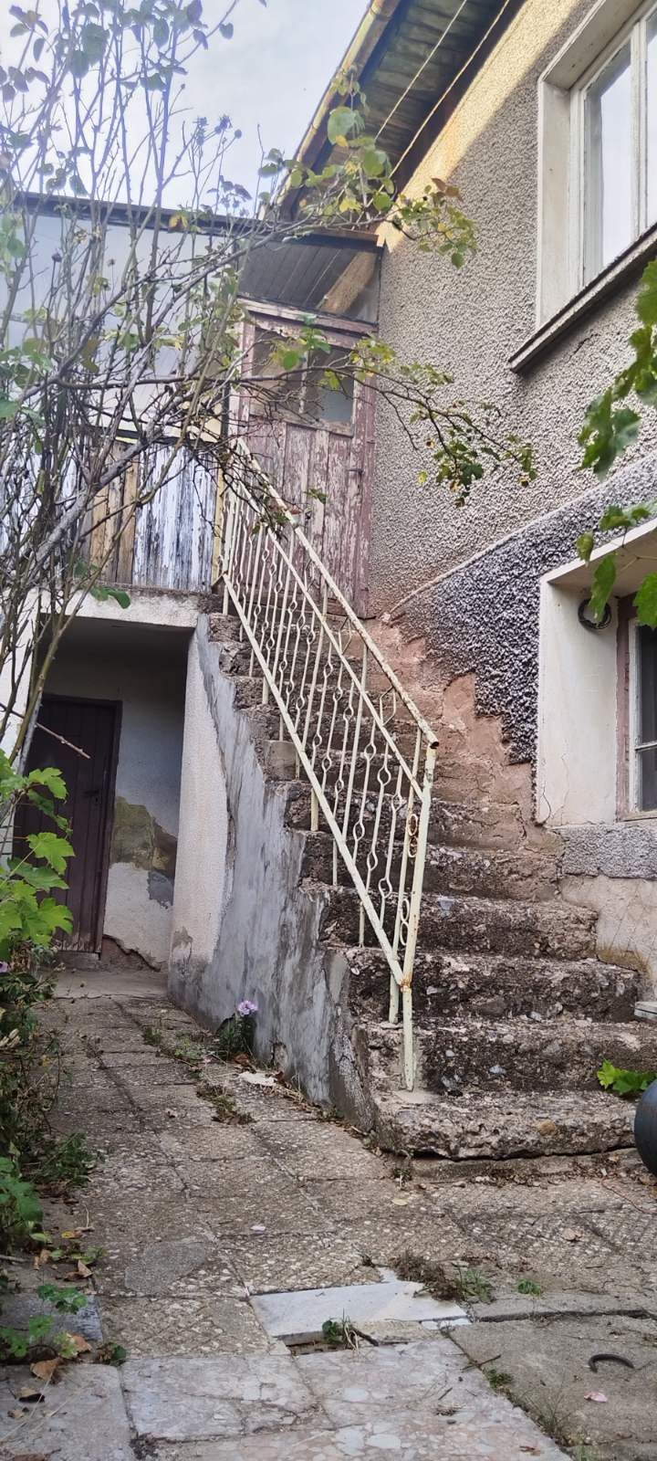 Къща в гр Перник кв Варош