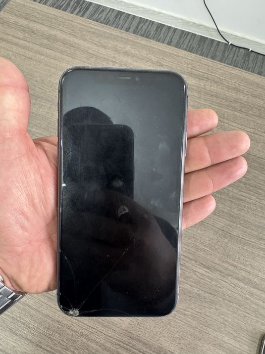 IPHONE 11 почти новый