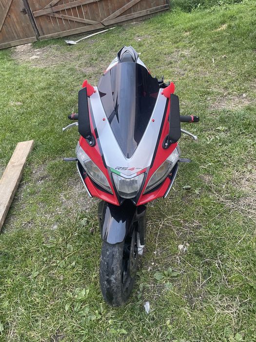 Vînd  sau schimb cu super moto Aprilia rs4 125