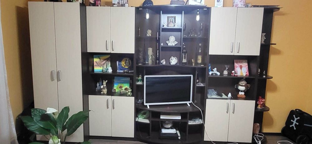 Mobilier living vand sau schimb