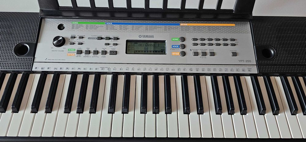 Orga / sintetizator / pian electronic Yamaha model YPT 255