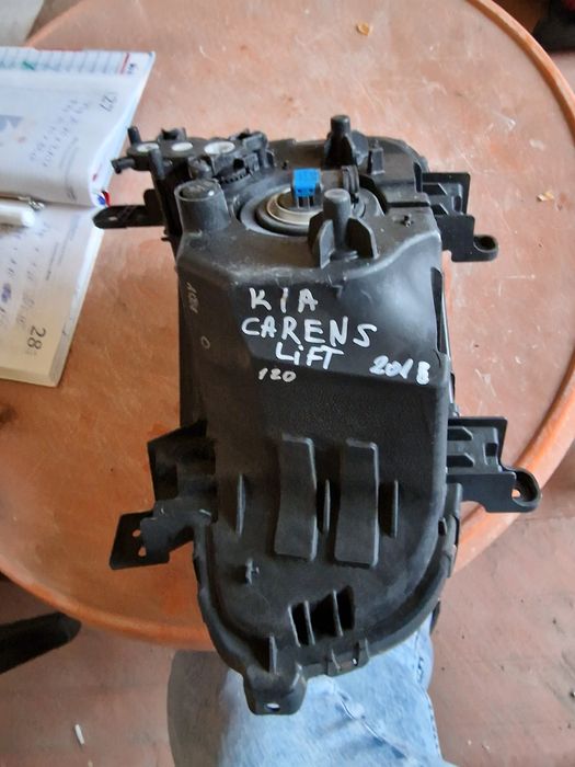 Kia Carens Lift 2018 десен халоген