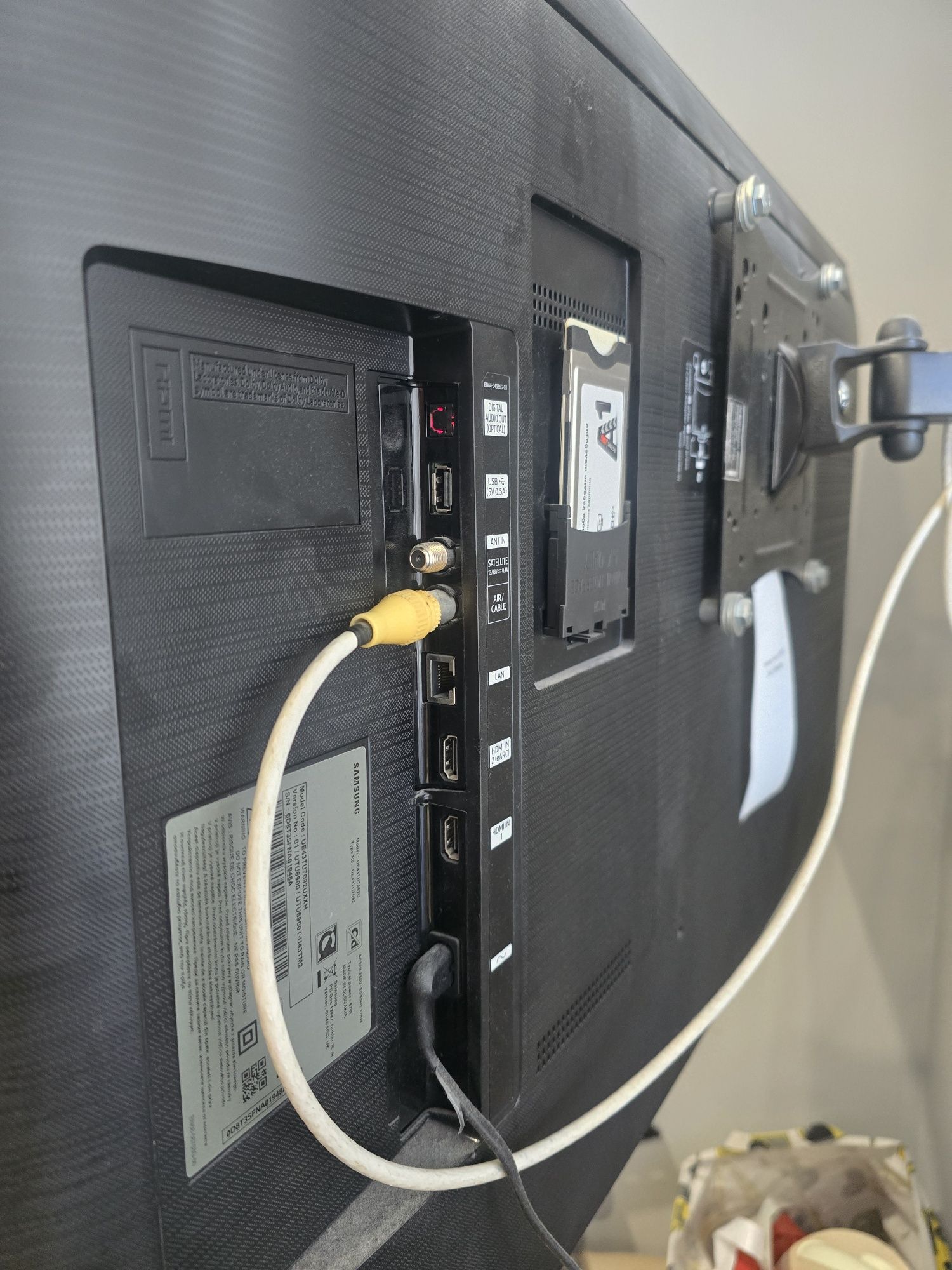 Телевизор 4k smart  43 инча Samsung UE43TU7092U