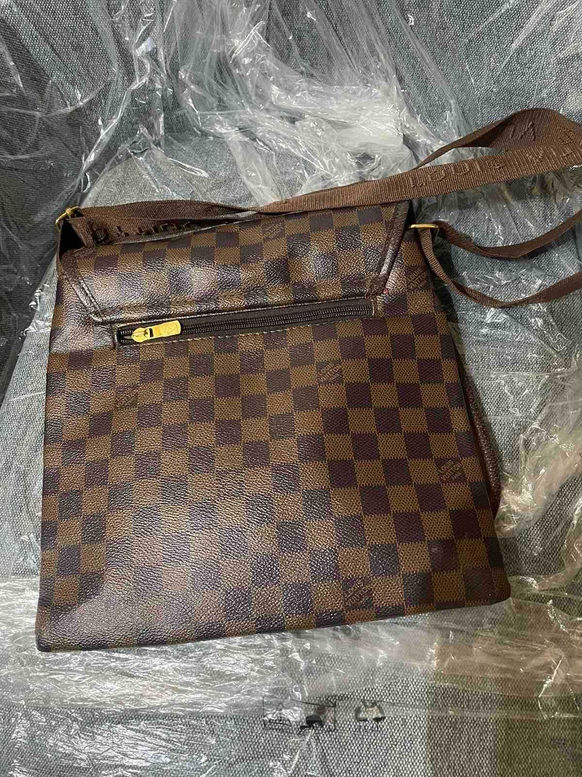 Продавам нова чанта Louis Vuitton унисекс