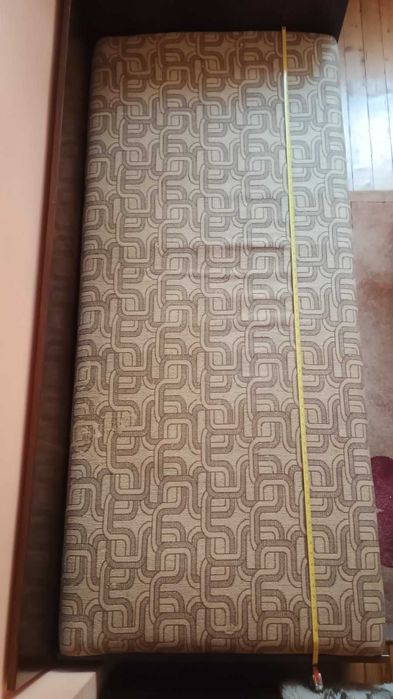 Ъглови легла с ракла  
Намират се в гр. София - център.