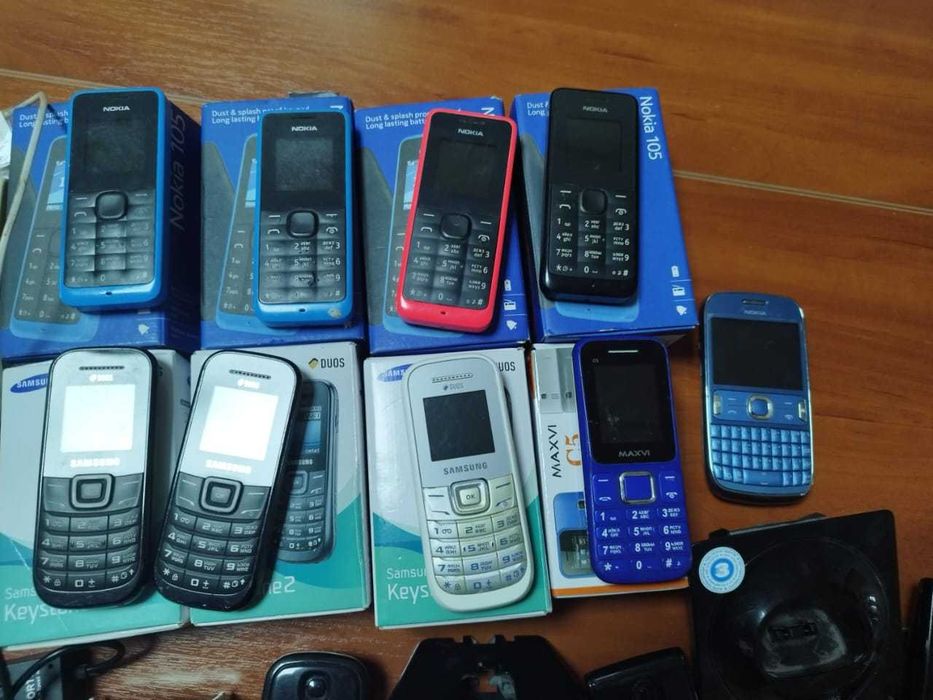Телефоны в ассортименте разные