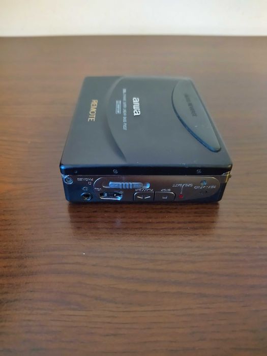 Продавам уокмен walkman AIWA PX537,метален