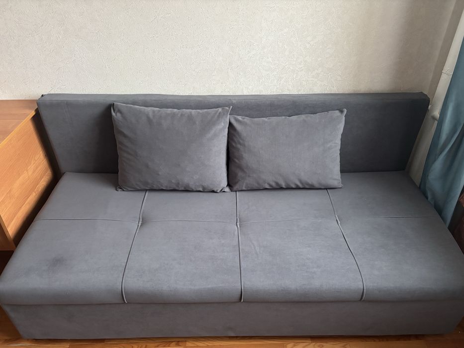 продам диван посчти новый