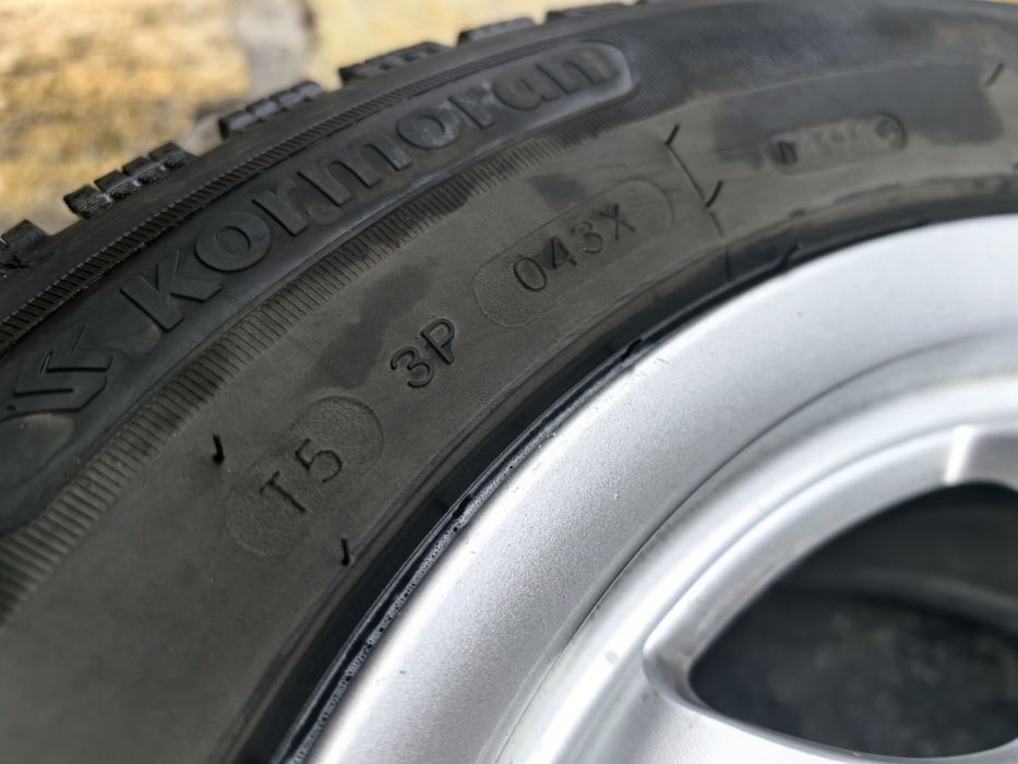 Продавам запазени зимни гуми комплект с джанти DOT21 KORMORAN 225/55 R