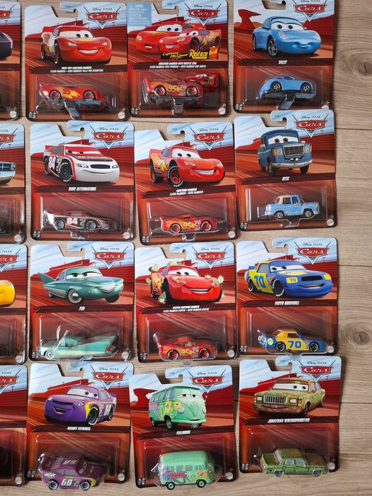 Disney cars Fulger McQueen Sally Cruz Ramirez Flo Jackson Storm