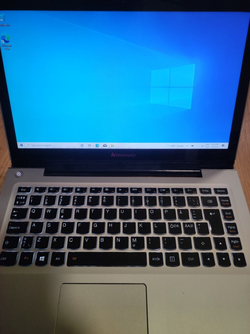 Laptop Lenovo i3 display de 13" cu touchscreen