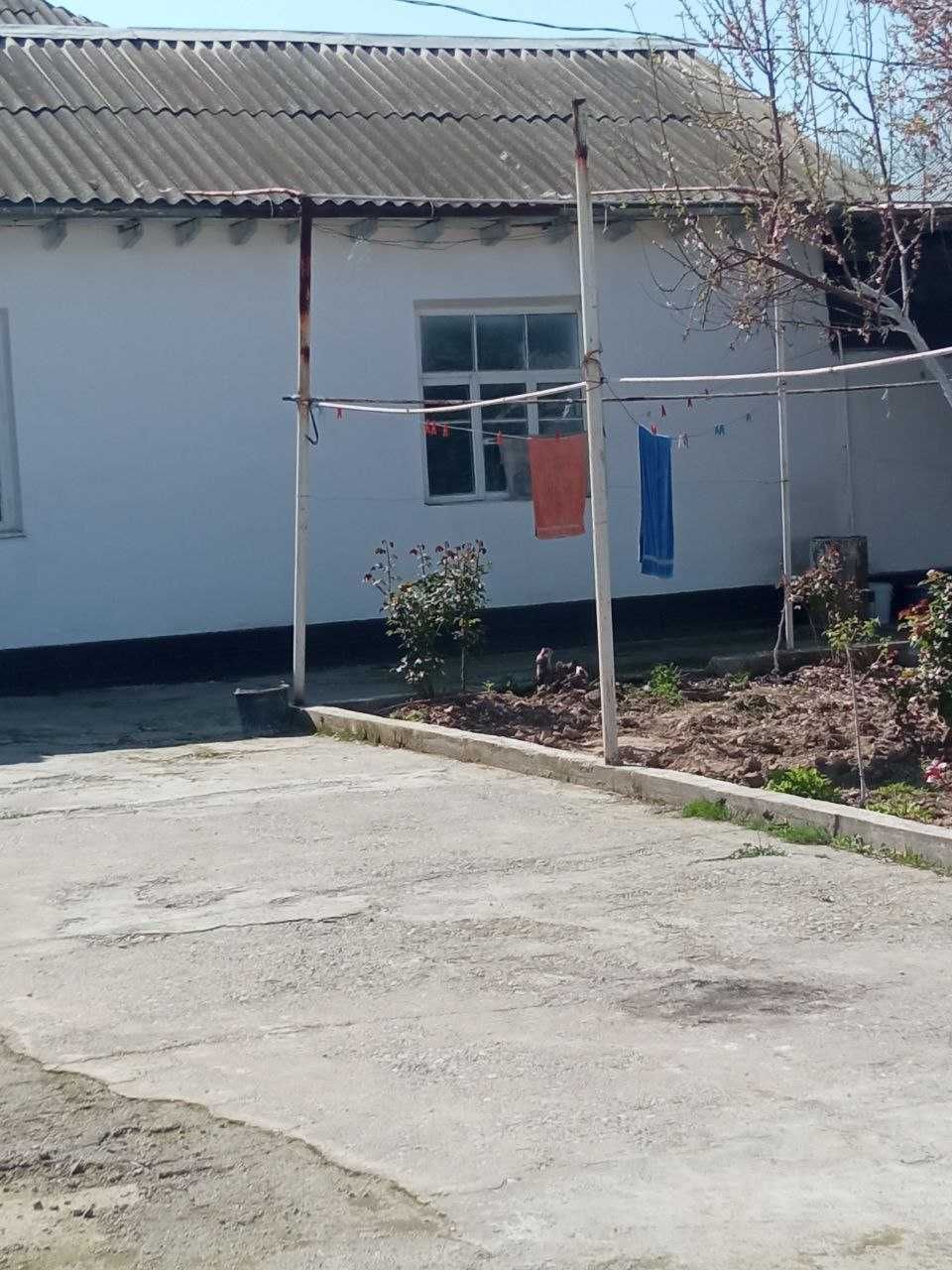 Продаётся ДОМ в центре.Октябрь(ДУСТЛИК ) г.Гулистан.
