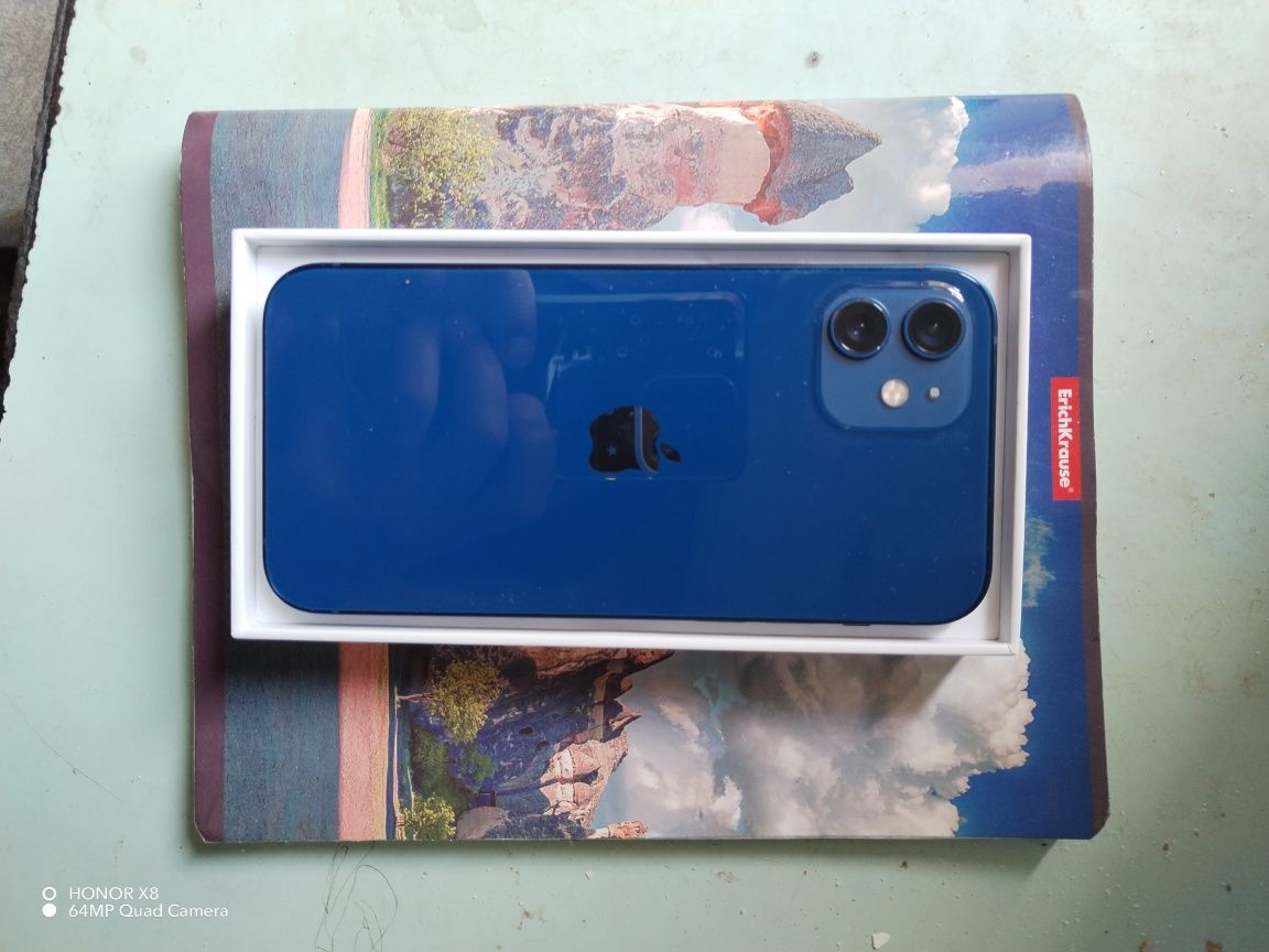 iPhone 12 ko'k rangda xolati ideal