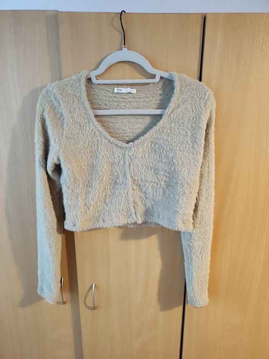 Vând bluză scurtă