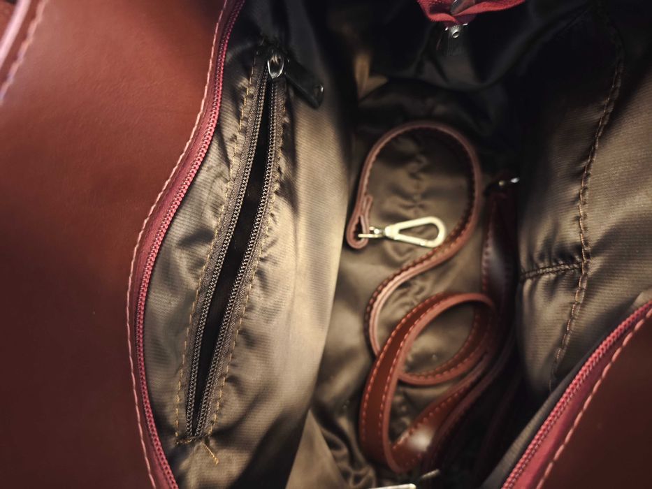 Продавам чанта, изработена от еко кожа.