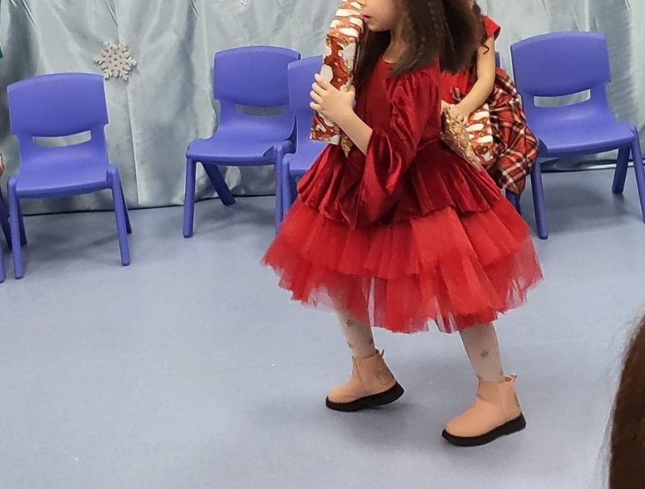 Rochita fetita 4-5 ani