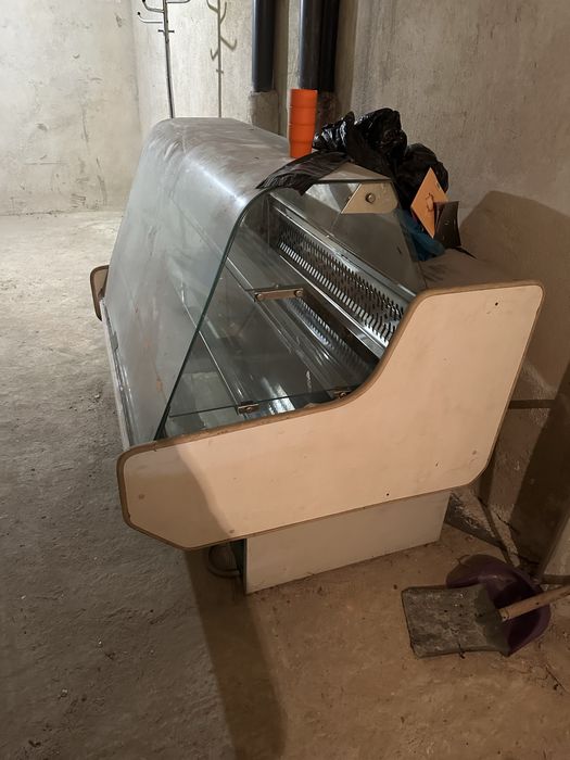 Сладкарска хладилна витрина