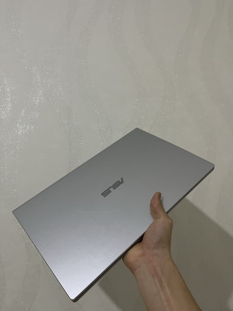 Продам идеальный ноутбук ASUS Laptop 15 с 1 ТБ