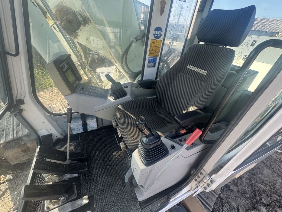 Excavator LIEBHERR 934 2006