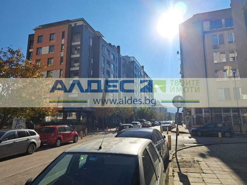 Обзаведен тристаен апартамент в Борово!