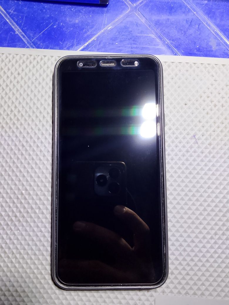 Samsung J4+ va LG K4