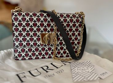 Дамска чанта Furla от естествена кожа със сертификат