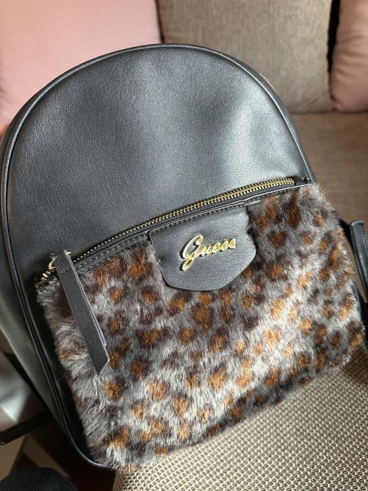 Кожена раница Guess