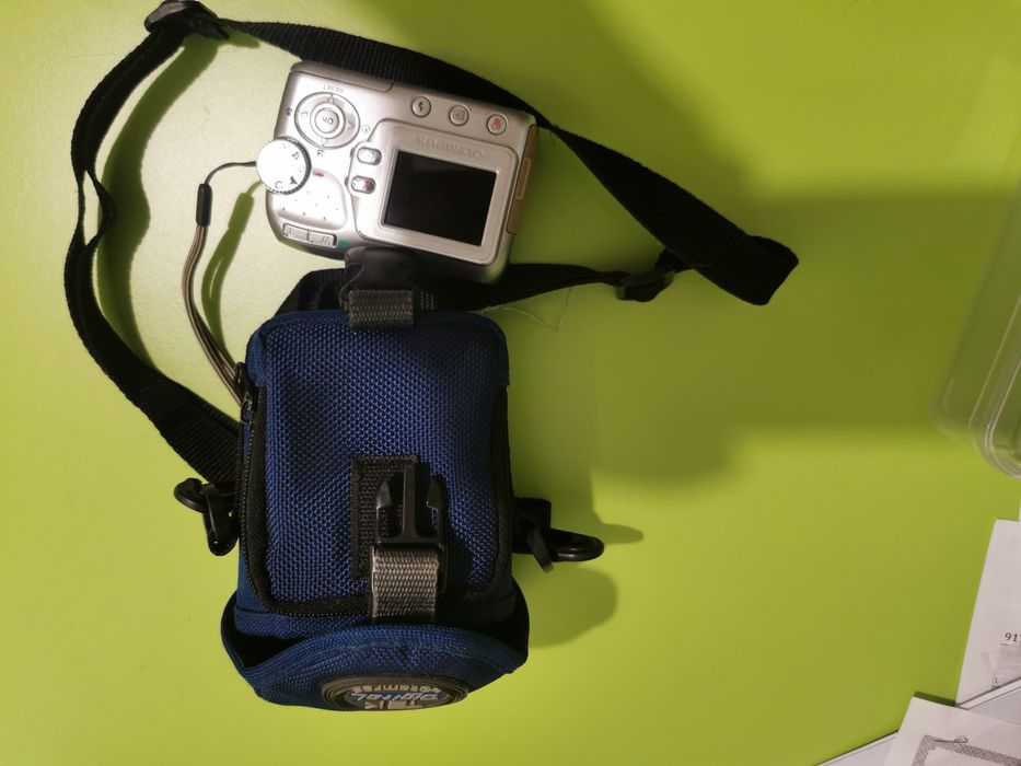 Aparat foto digital Olympus 3.2 megapixeli, puțin folosit