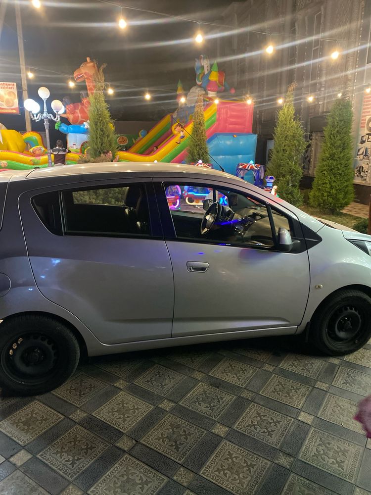 Chevrolet spark..