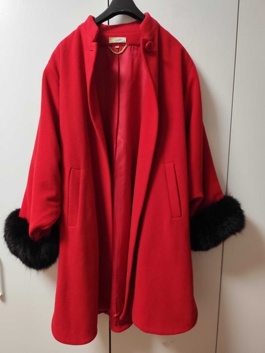 Ефектна и топла червена пелерина