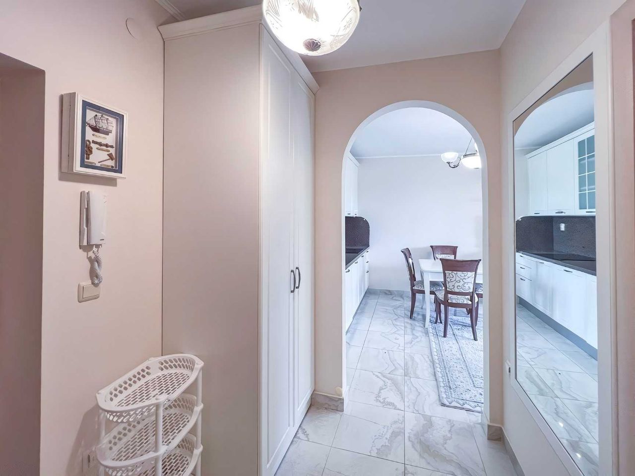 Продава се Тристаен апартамент в Несебър - 99 кв.м за 1768 €/кв.м - Снимка #2