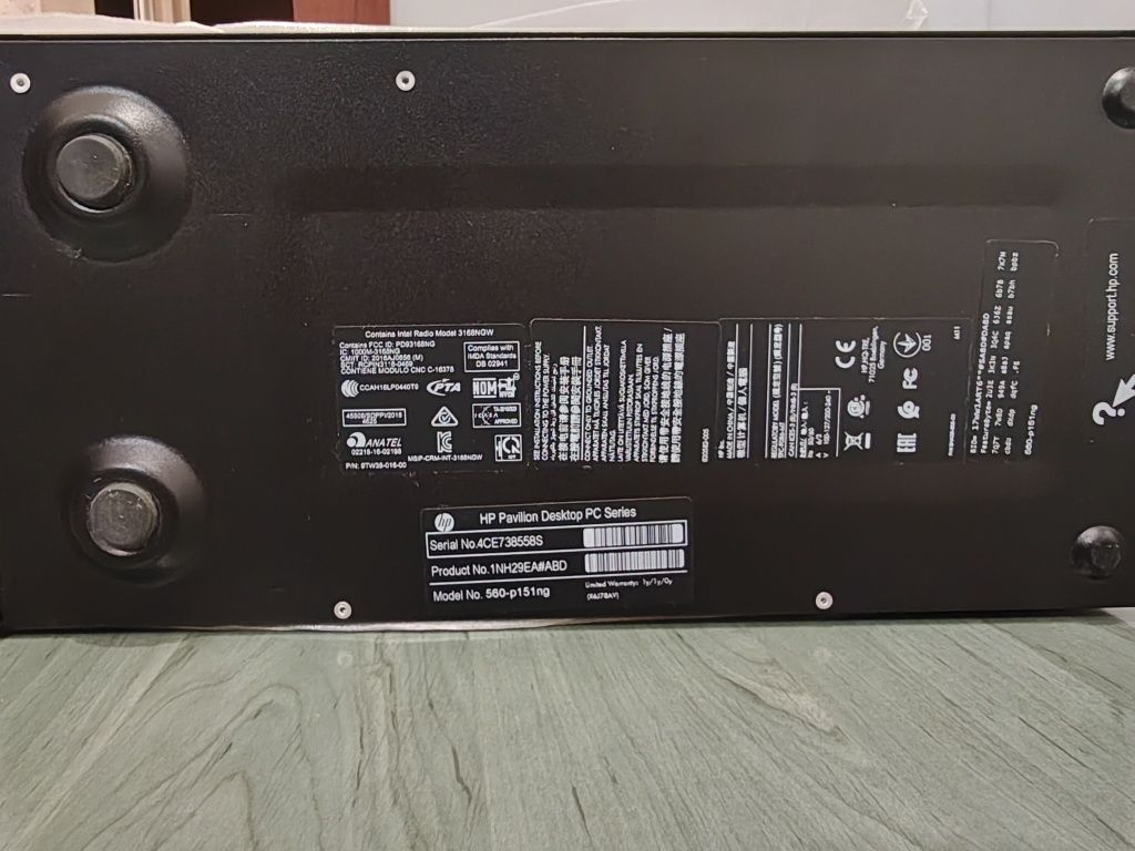 HP Desktop компютър