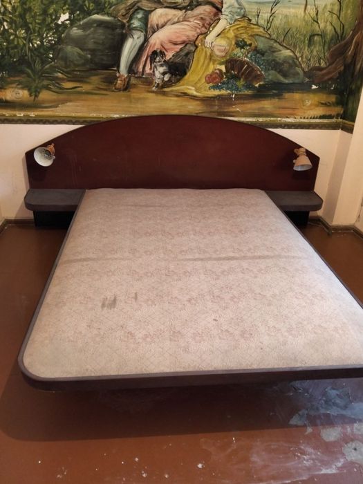 Продаю спальную куровать б/у