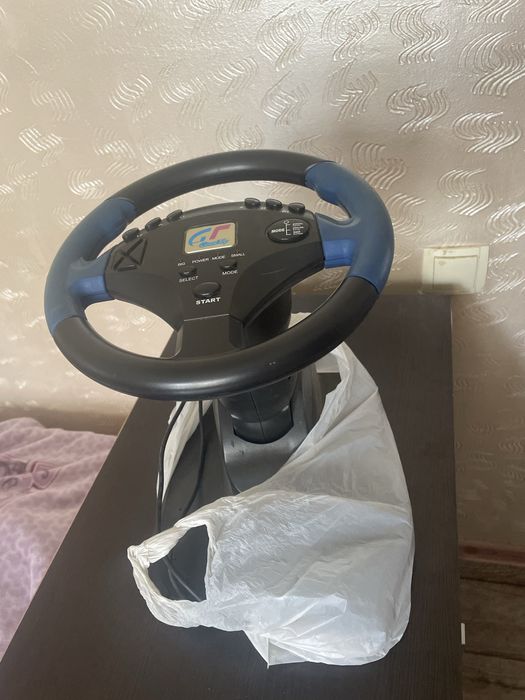 Продам игровой руль на компьтер