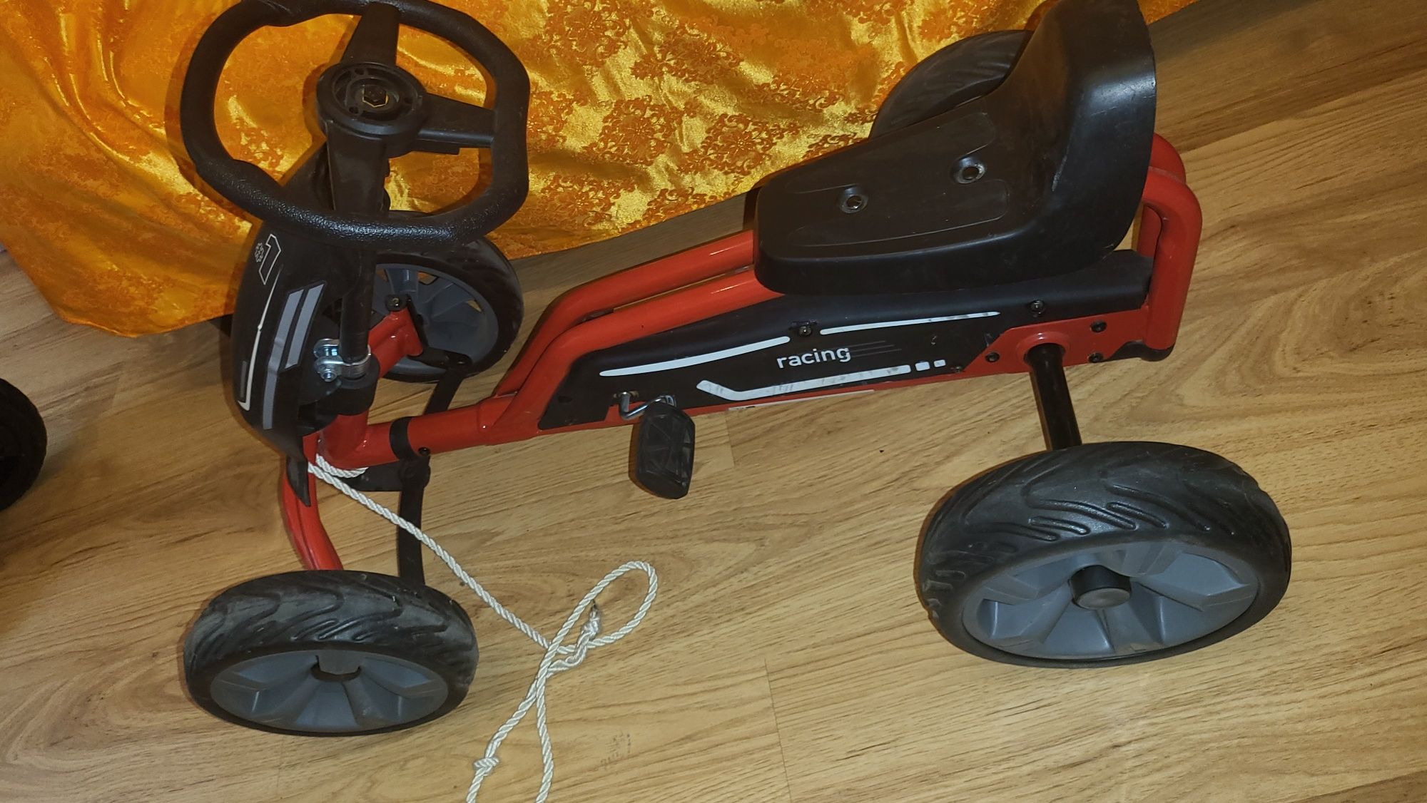 Детска метална кола на педали с верига-150лв