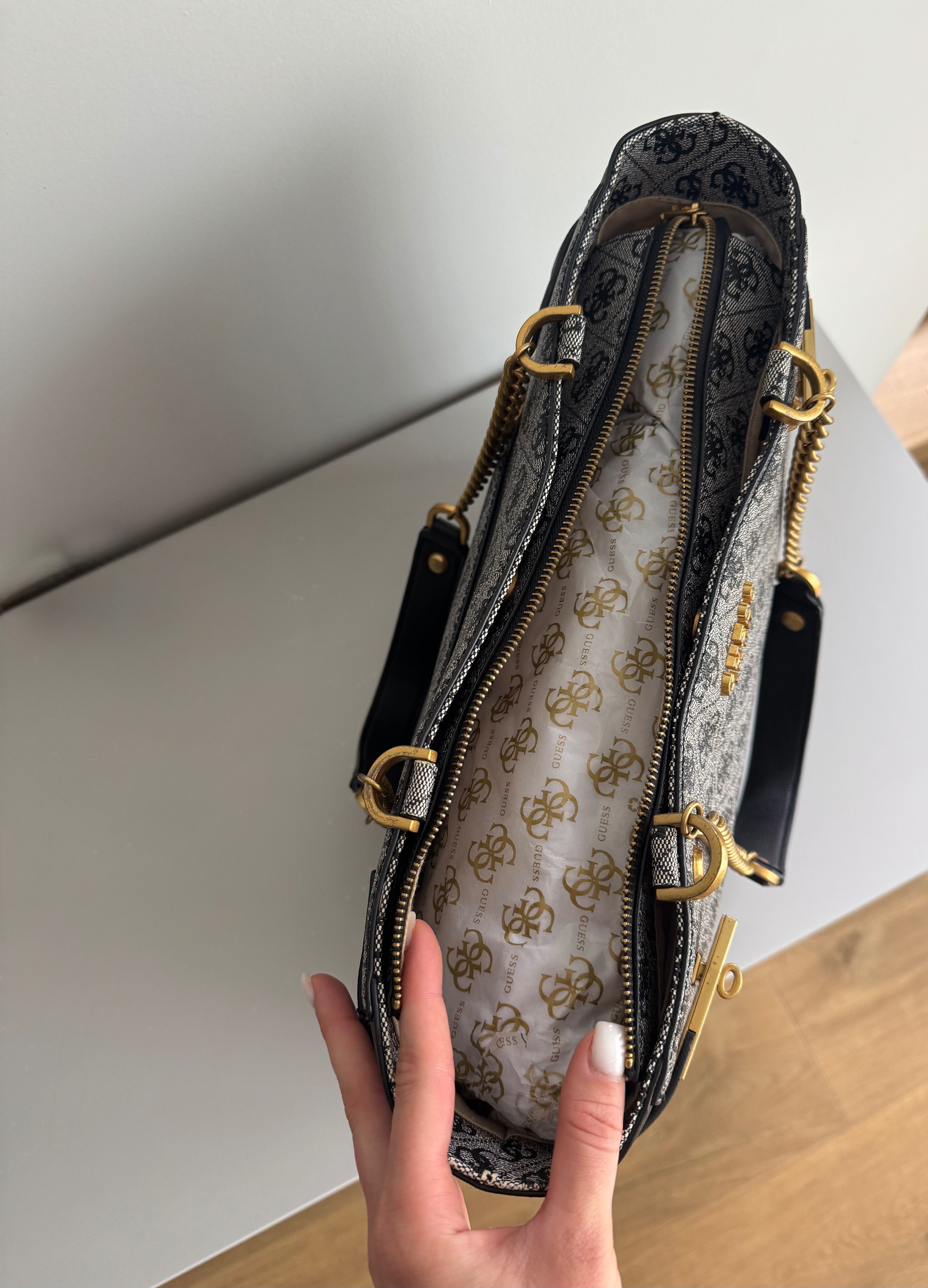 Дамска чанта Guess