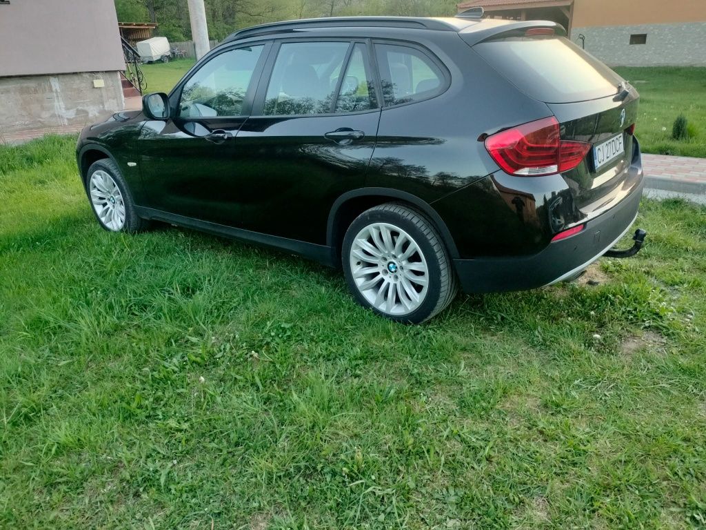 Vând BMW  X1  xdrive 2011