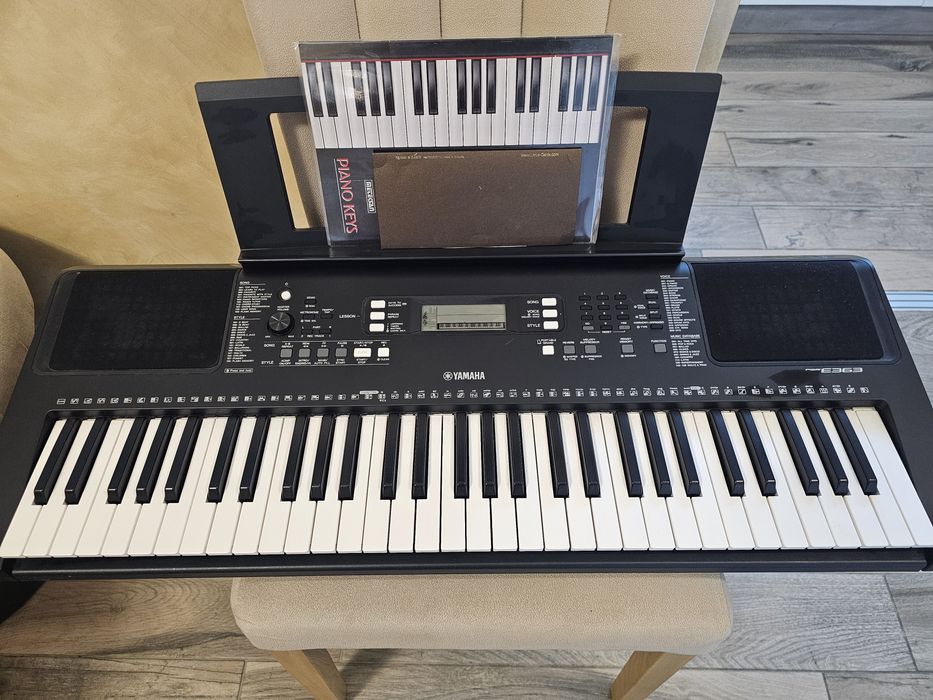 Продавам клавир Yamaha PSR E363
