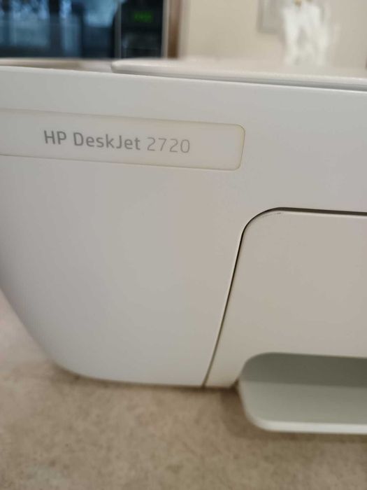 Подарявам принтер 3 в 1 HP Deskjet 2720
