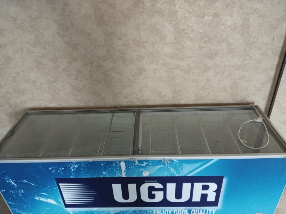 Морозильник сотаман 3-4 ой ишлатилаган.факат мороженое куйилган.