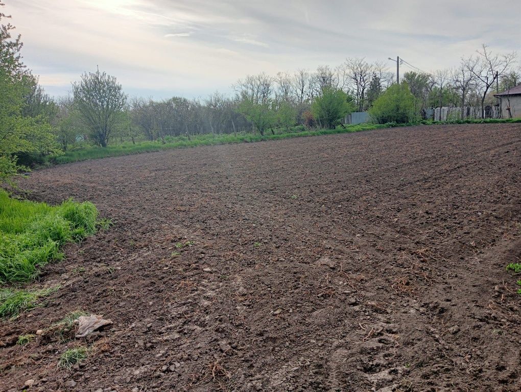 Vând teren 1500m2