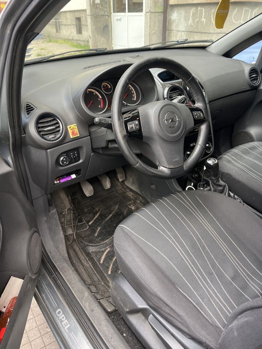 Opel Corsa 2011 година