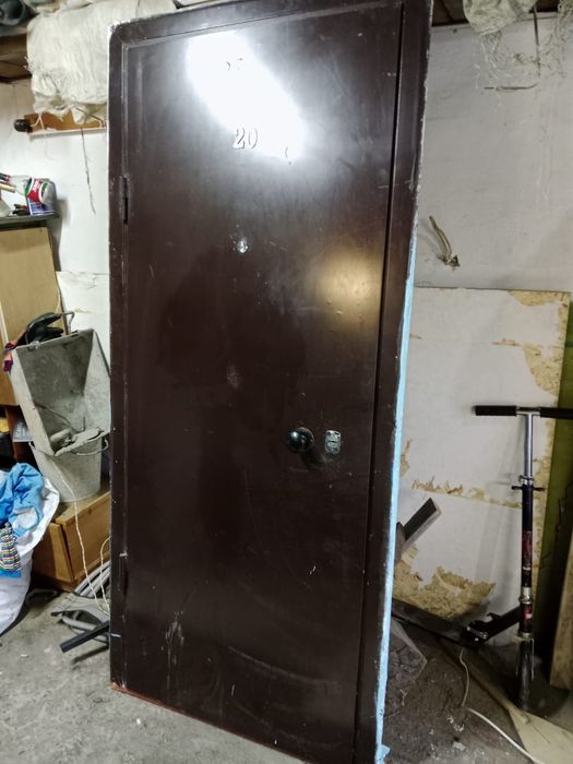 Продам железную дверь не дорого