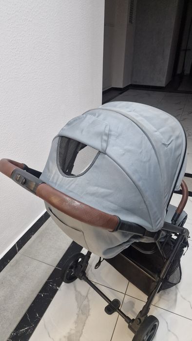 Продам прогулочную коляску