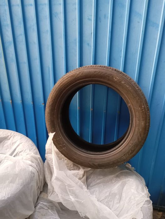 Продам шины б/у 215/55R17