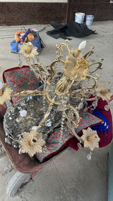 Продам люстры б/у