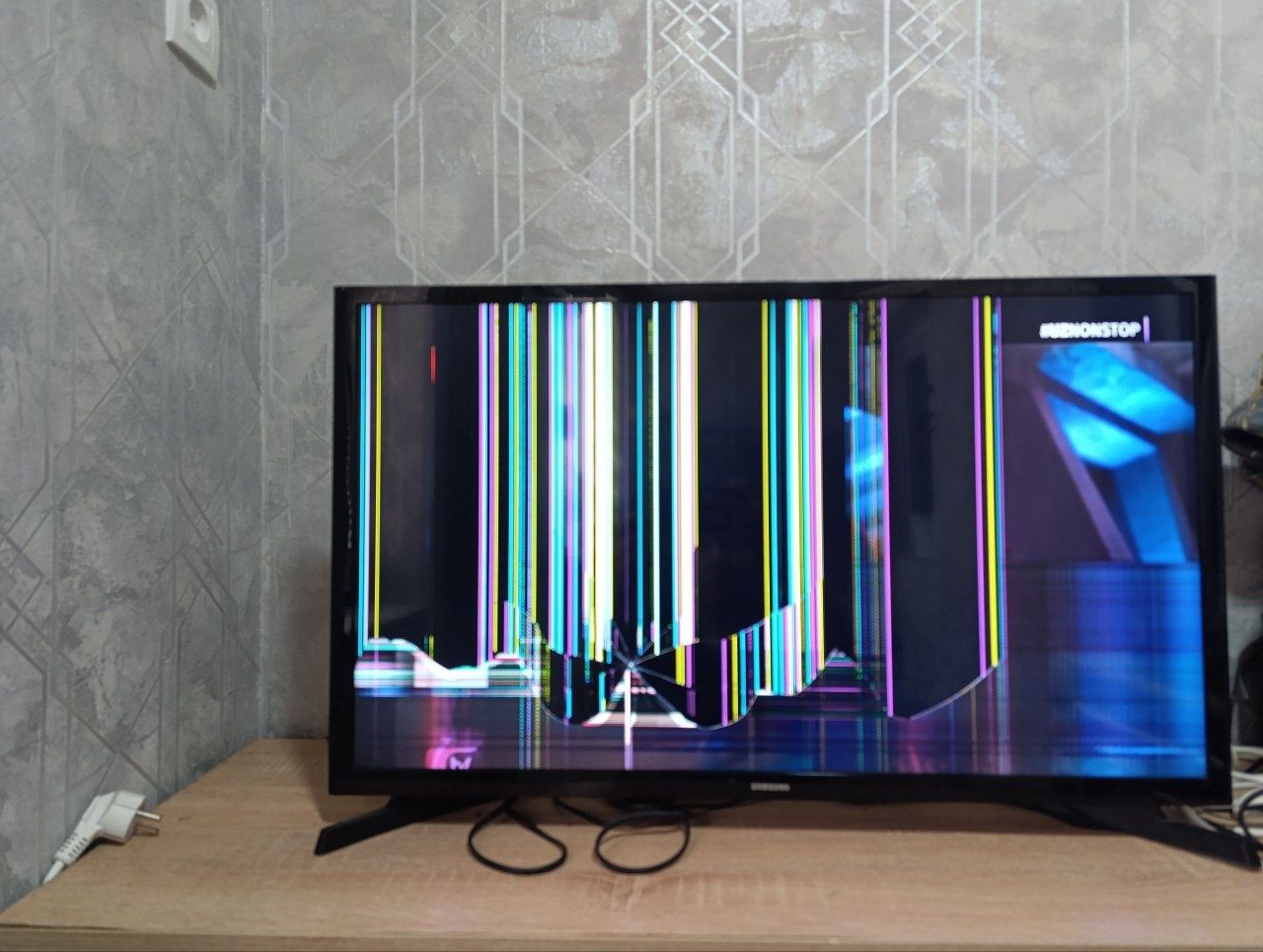 Led ekran singan telivizor 32 tali sotiladi