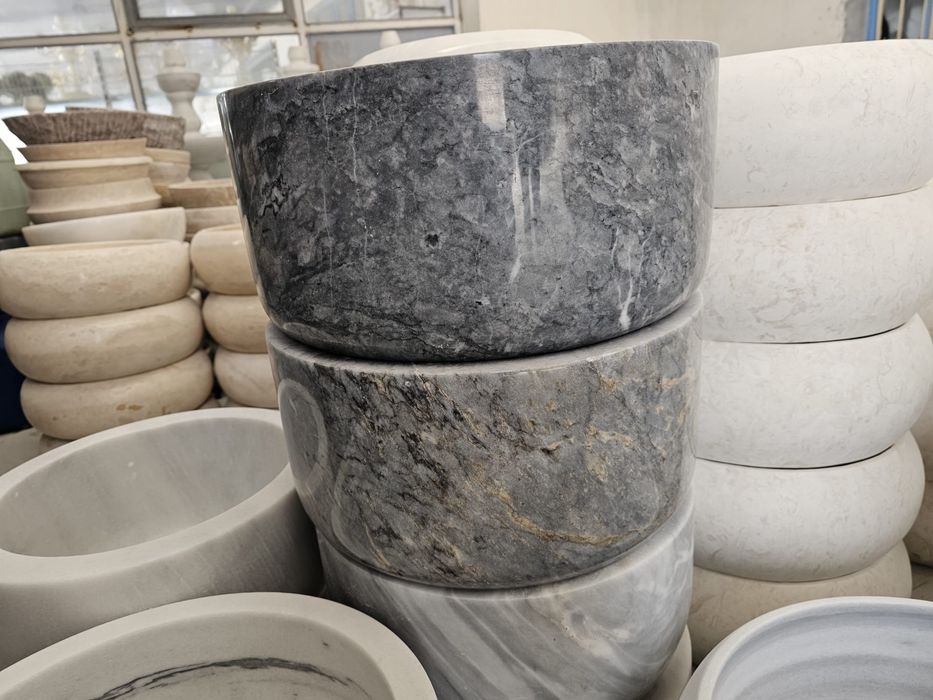 Lavoare din marmură – masive prelucrate manual