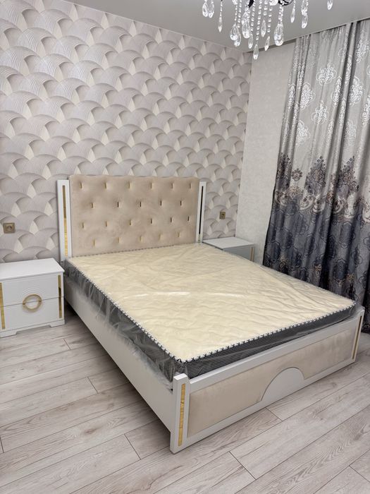 Продам новый кровать с матрасом и с тумбочками