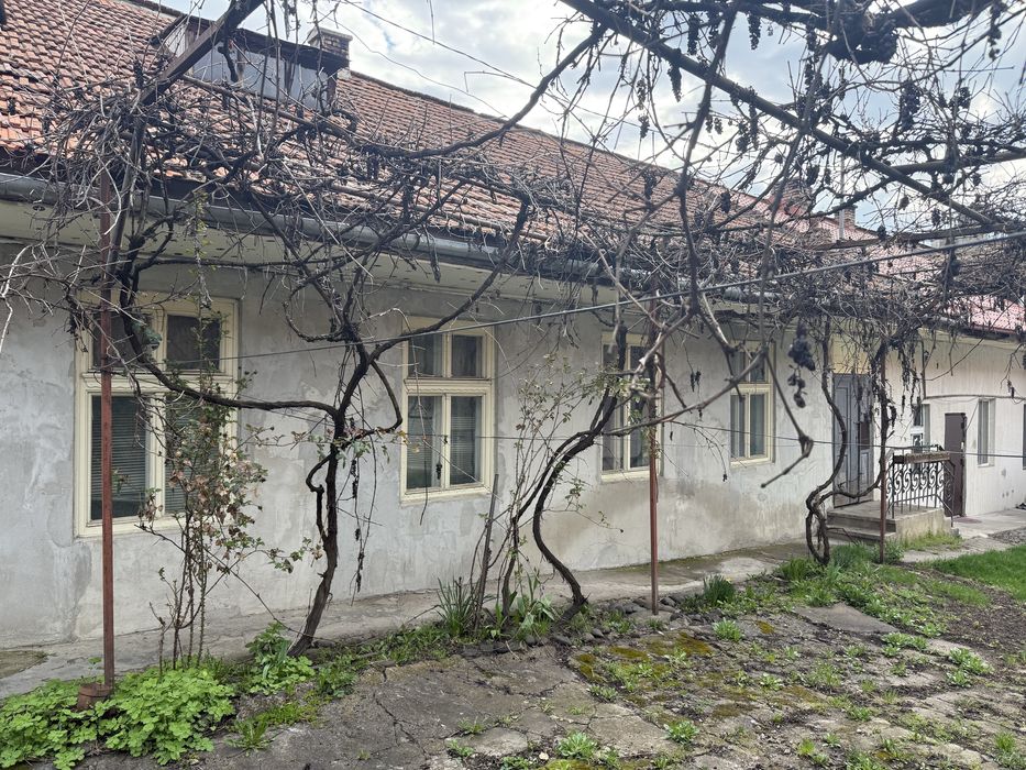 Vand casa in Reghin la curte comuna la pret de apartament in Reghin